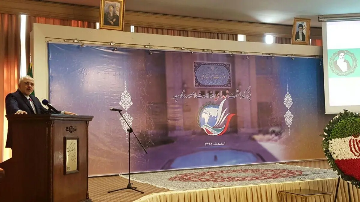 از ابزارهای دفاعی‌مان برای جلوگیری از خیال‌بافی توهمات آنهایی که به ابزارهای وارداتی شان می‌نازند بهره می‌گیریم