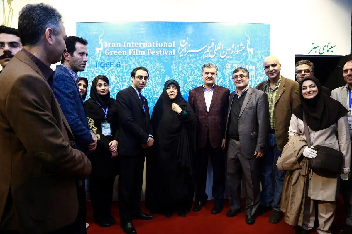 بازدید رئیس سازمان حفاظت از محیط زیست ازغرفه جشنواره فیلم سبز