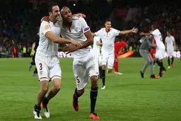 سویا همچنان در تعقیب رئال و بارسا