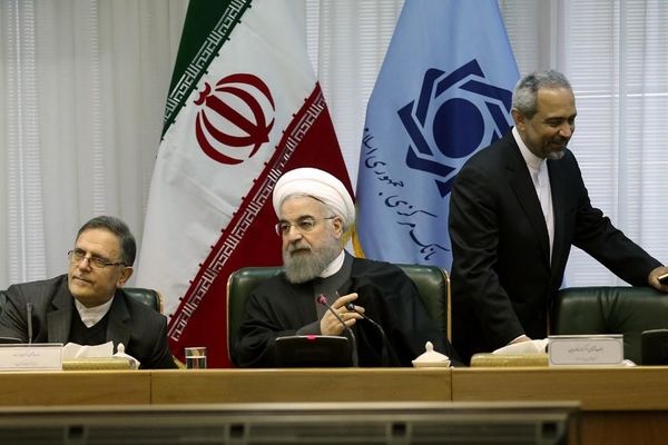 افزایش ۲۷۲ درصدی مطالبات سه بانک بزرگ بورسی تهران از دولت روحانی + نمودار