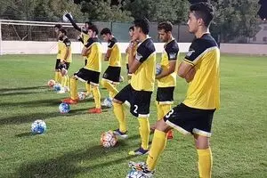 پیروانی ۲۷ بازیکن را به خط کرد
