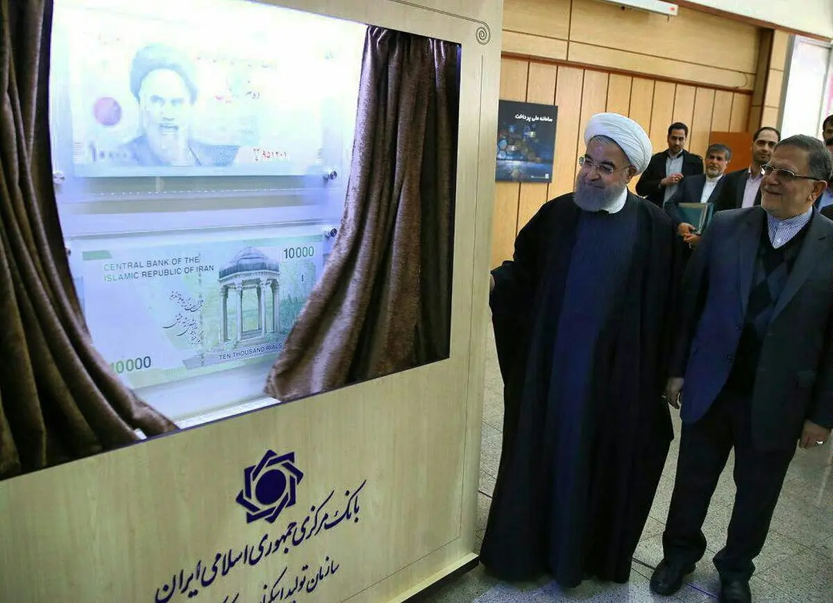 روحانی از طرح جدید اسکناس ۱۰ هزار ریالی رونمایی کرد