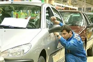 ایران خودرو و سایپا در آستانه نوروز عرضه خودرو را کاهش دادند/ خودروهای داخلی از ۳۰۰ هزار تا ۱۰ میلیون تومان گران شدند!