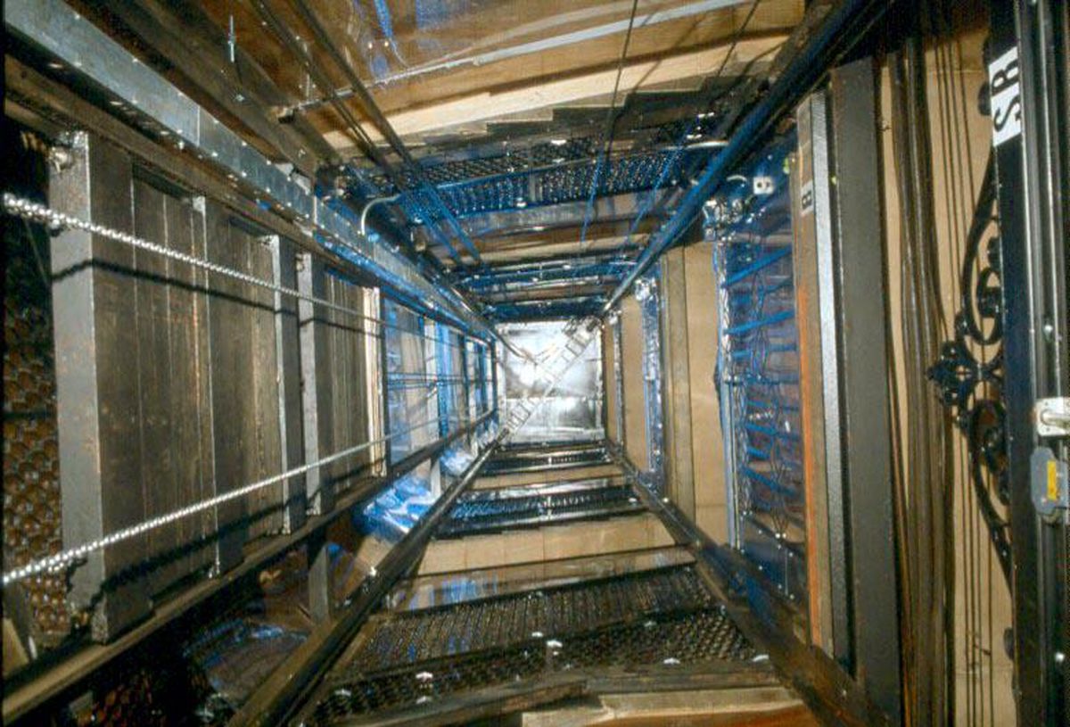 سقوط ۳ کارگر در چاهک آسانسور/ ۲ مصدوم و یک فوتی