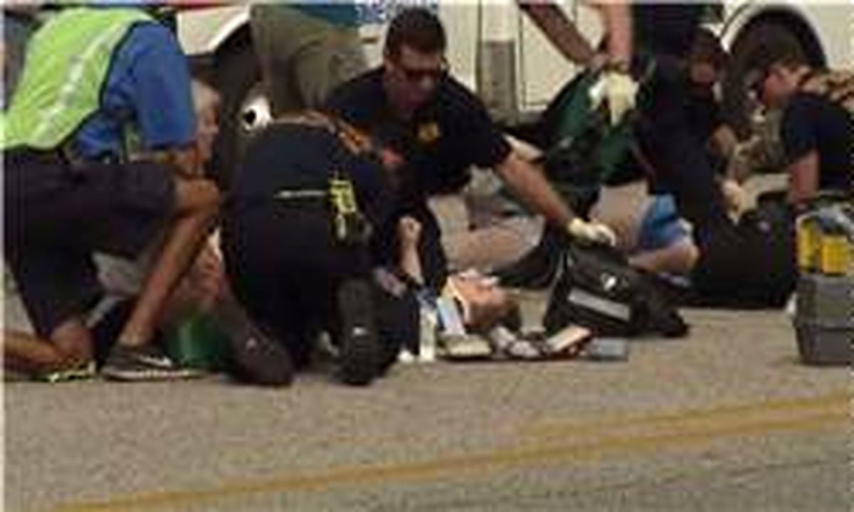 ورود یک خودرو به میان جمعیت در آلاباما/ ۱۱ نفر مجروح شدند