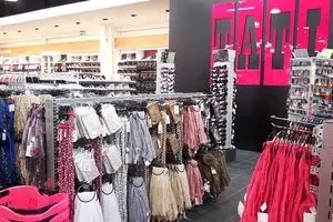 سرانه مصرف پوشاک ۴۰ درصد کم شد/ تاتی فرانسه هم برای فروش پوشاک به ایران آمد