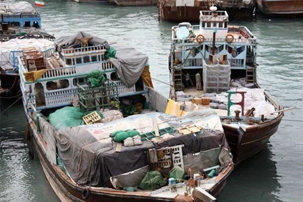 توقیف ۲ لنج صیادی متعلق به کشور امارات در آب‌های جزیره کیش/ کشف یک تن صید غیرمجاز