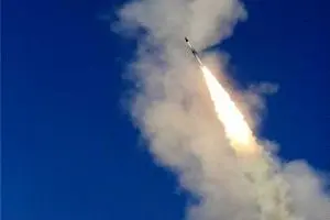 سامانه S۳۰۰ یک فروند موشک بالستیک را رهگیری و منهدم کرد + تصاویر