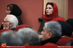 لاله اسکندری به جزیره مجنون می‌رود