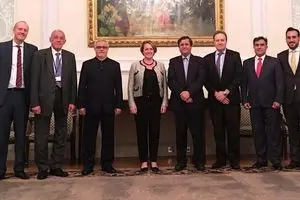 گشت‌وگذار بی‌نتیجه رئیس‌کل بیمه‌ مرکزی در اروپا و آسیا ۱۴ ماه بعد از برجام!