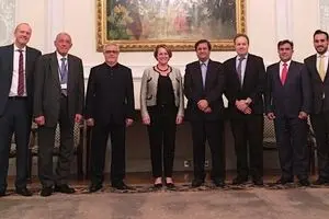 گشت‌وگذار بی‌نتیجه رئیس‌کل بیمه‌ مرکزی در اروپا و آسیا ۱۴ ماه بعد از برجام!