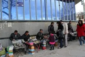 بازارچه های ساماندهی دستفروشان تا پایان سال رایگان است