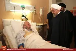 عیادت رئیس‌جمهور از آیت‌الله سیدکاظم نورمفیدی