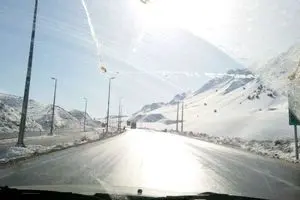 نمای زیبایی از سفیدپوش شدن کوه‌ها در جاده فیروزکوه