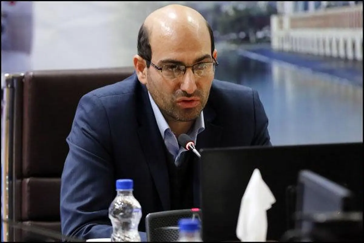 شعار امسال نشان دهنده نارضایتی رهبر انقلاب از بی‌توجهی دولت به اقتصاد مقاومتی است