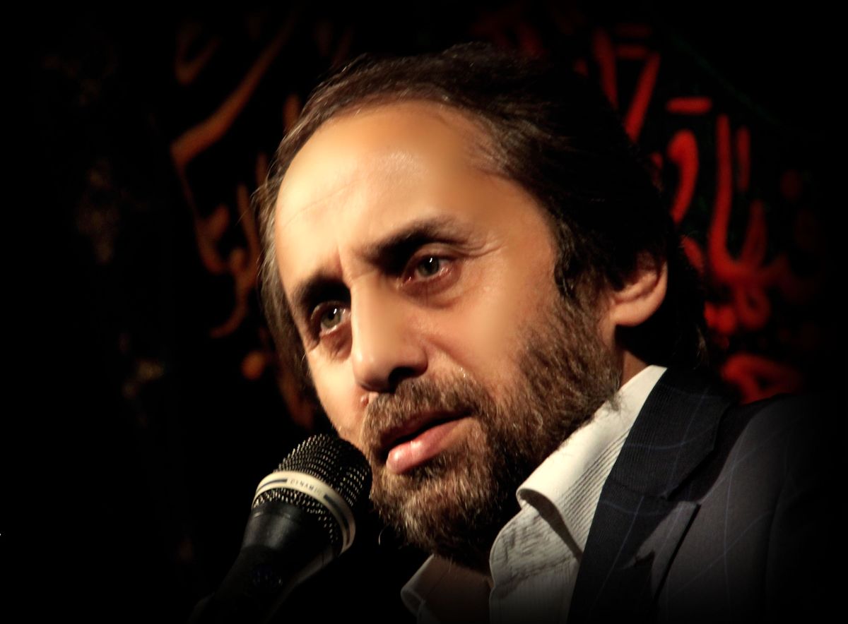 مدیحه‌سرایی حاج احمد واعظی پیش از بیانات رهبر انقلاب در حرم مطهر رضوی