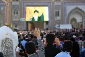 صحن‌های حرم مطهر رضوی پیش از آغاز بیانات رهبر انقلاب