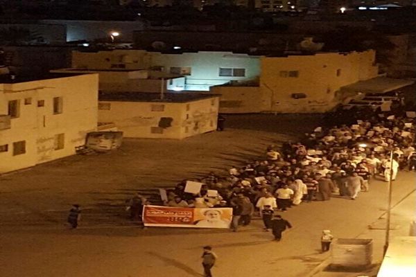تظاهرات شبانه مردم السنابس بحرین در حمایت از آیت‌الله عیسی قاسم + تصاویر