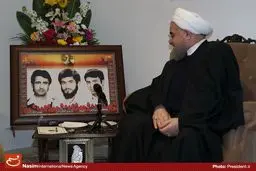 عیادت رئیس‌جمهور از خانواده شهدا و ایثارگران
