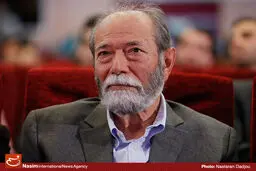 علی نصیریان برای روز ملی تئاتر دست به قلم می‌شود