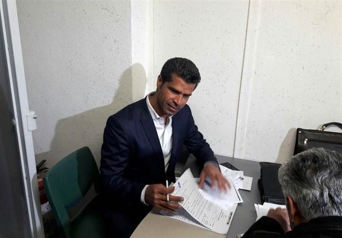 هادی ساعی، مشاور "ابتکار" و یک عضو "حزب اتحاد ملت" در انتخابات شورای شهر تهران ثبت‌نام کردند