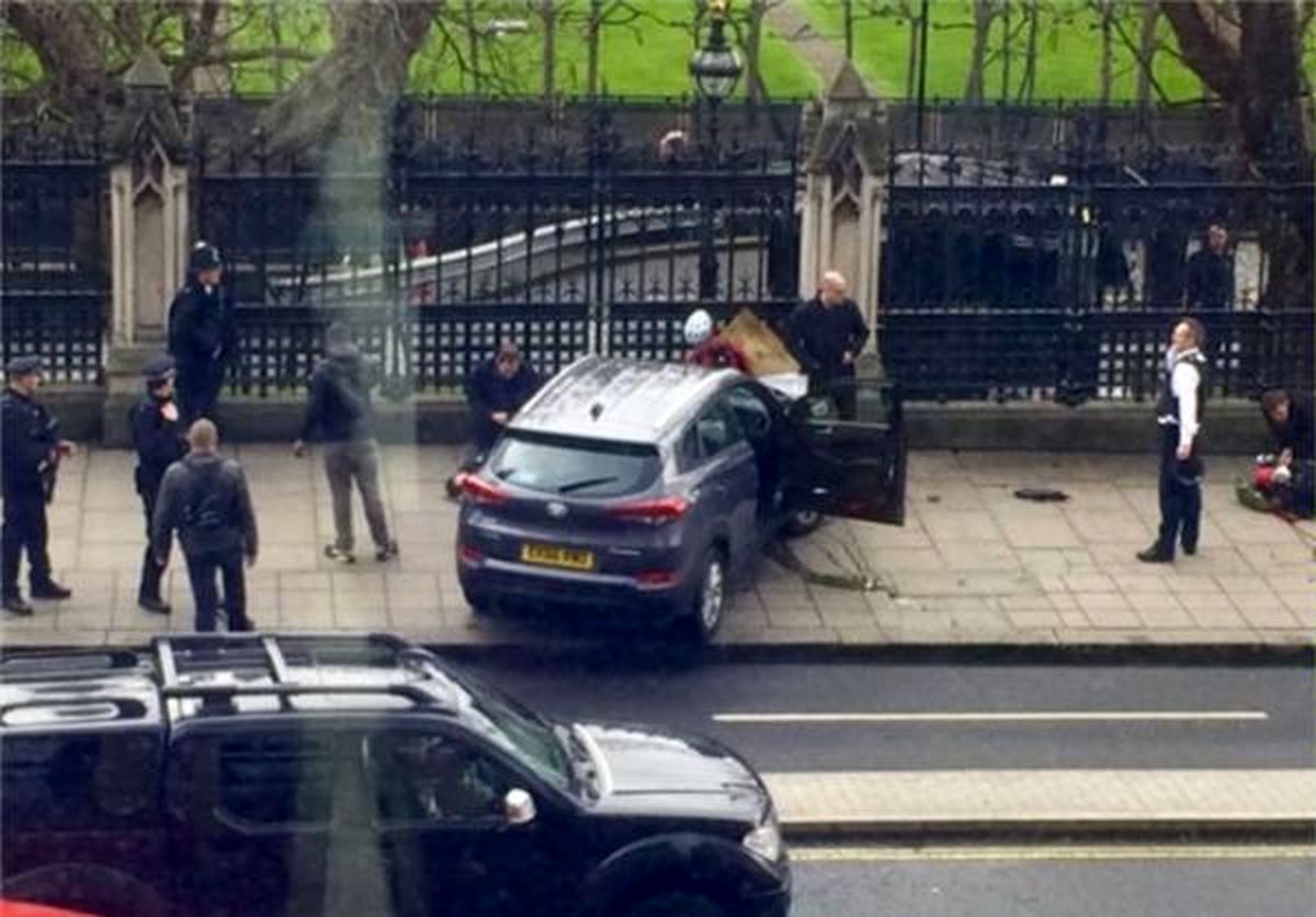 حمله تروریستی مقابل پارلمان انگلیس با ۵ کشته و ۴۰ زخمی/ داعش مسئولیت حمله را بر عهده گرفت/ ۸ نفر بازداشت شدند