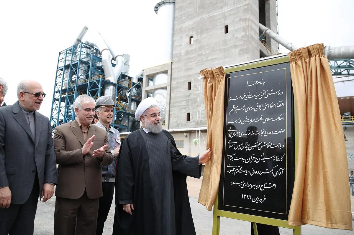 افتتاح کارخانه سیمان باقِران با حضور رئیس‌جمهور در شهرستان درمیان/ ایجاد اشتغال پایدار برای ۲۳۵۰ نفر
