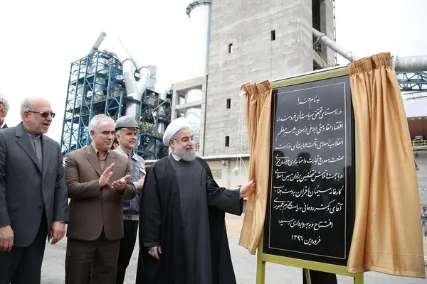 افتتاح کارخانه سیمان باقِران با حضور رئیس‌جمهور در شهرستان درمیان/ ایجاد اشتغال پایدار برای ۲۳۵۰ نفر