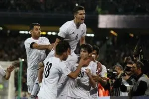 ایران با شکست قطر به جام جهانی نزدیک‌تر شد/ عیدی تیم ملی به مردم/ کی‌روش: باید ۵ بر صفر قطر را می‌بردیم