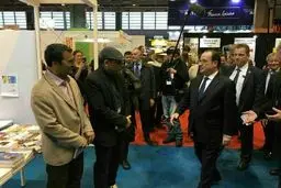 بازدید اولاند از غرفه ایران در نمایشگاه کتاب پاریس + تصاویر