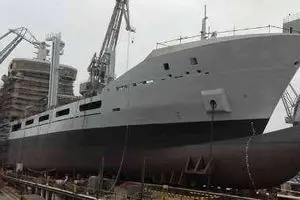 ناوگروه ٤٥ نیروی دریایی ارتش در هند پهلو گرفت