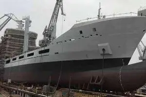 ناوگروه ٤٥ نیروی دریایی ارتش در هند پهلو گرفت