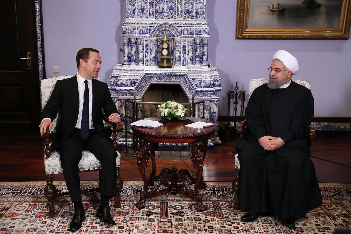 روحانی: همکاری‌های ایران و روسیه در روند امنیت منطقه‌وبین‌الملل موثر است/مدودف: مصمم به گسترش روابط با ایران هستیم
