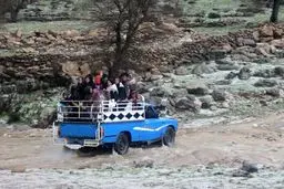 طوفان و سیل هم نتوانست مانع خدمتشان شود