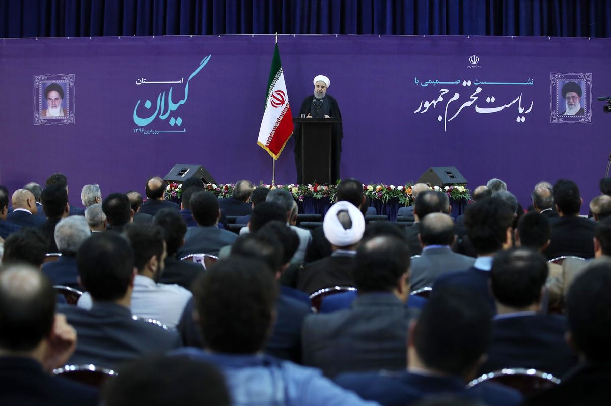 روحانی: رفع بیکاری در گرو همکاری مردم است