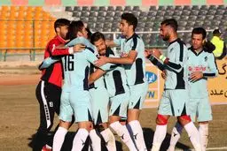 برد نوبرانه پیکان و پدیده در روز تساوی استقلال‌خوزستان و ذوب‌آهن/ دایی از شکست گریخت