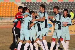برد نوبرانه پیکان و پدیده در روز تساوی استقلال‌خوزستان و ذوب‌آهن/ دایی از شکست گریخت