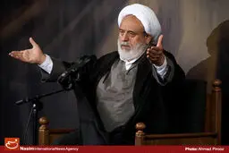 برای ایستادگی در مقابل فشارها باید فرهنگ قناعت‌گرایی در جامعه ترویج شود