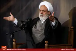 برای ایستادگی در مقابل فشارها باید فرهنگ قناعت‌گرایی در جامعه ترویج شود