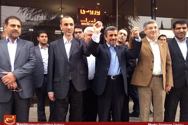 محمود احمدی نژاد برای انتخابات ریاست جمهوری ثبت‌نام کرد