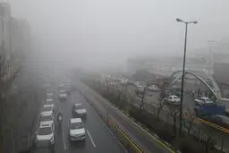 مه‌گرفتگی و بارش باران در استان‌های شمالی/ ترافیک روان در تمامی جاده‌ها و معابر کشور