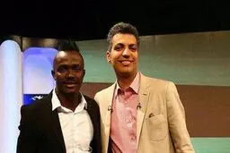 شوخی فردوسی‌پور با مدل مو و  رنگ پوست مهاجم نیجریه‌ای تیم پیکان