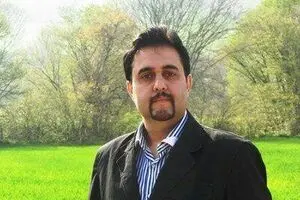 توهین مشاور وزیر اقتصاد و عضو هیات مدیره بانک صادرات به رقبای انتخاباتی روحانی: آنها چسفیلی حرف می‌زنند!