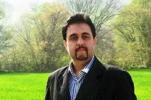 توهین مشاور وزیر اقتصاد و عضو هیات مدیره بانک صادرات به رقبای انتخاباتی روحانی: آنها چسفیلی حرف می‌زنند!