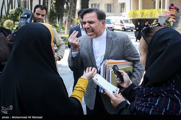 برخورد نامناسب وزیر راه روحانی با یک خبرنگار + تصاویر