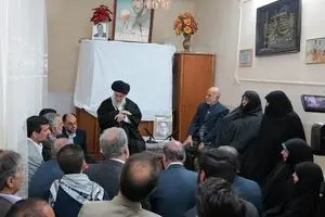 کسانی که در تبلیغاتشان جوان‌های مؤمن و حزب‌اللهی را می‌کوبند، در واقع به آینده‌ کشور لطمه می‌زنند