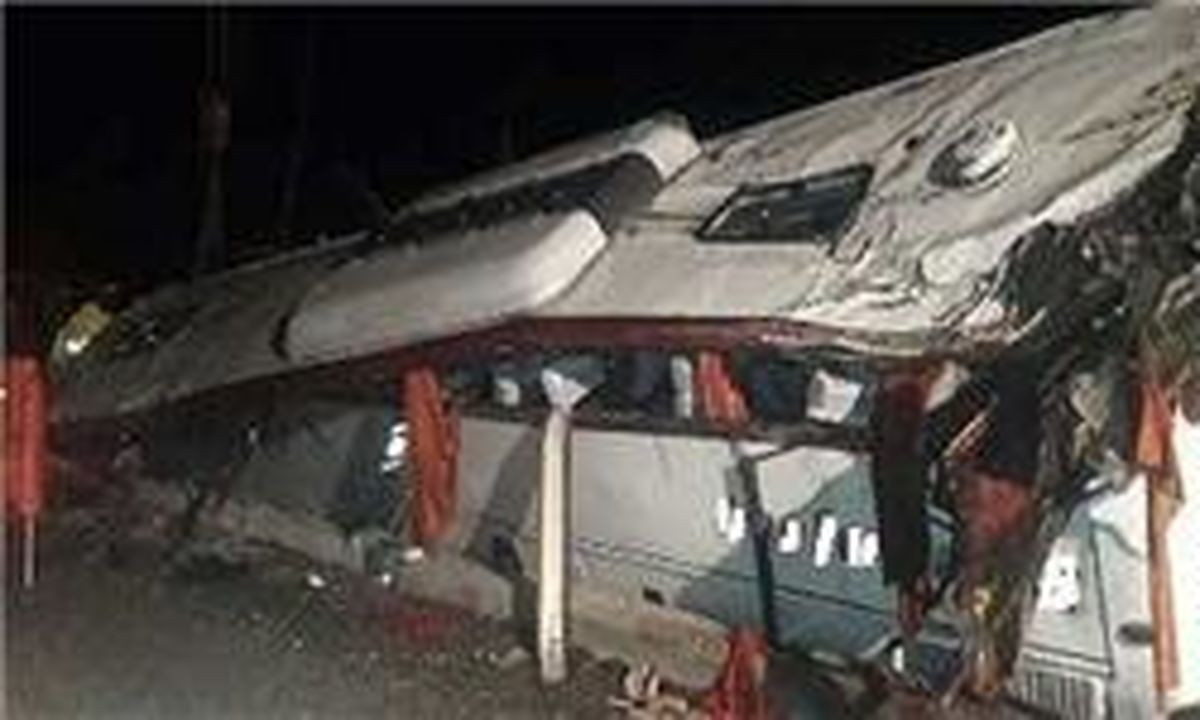 واژگونی اتوبوس در محور ساوه-سلفچگان/ ۲۵ مسافر دچار حادثه شدند