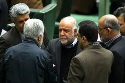 چشم‌پوشی زنگنه از سود ۱۰۰ میلیارد دلاری ماندگاری کارت سوخت!/ لجاجت زنگنه برای حذف کارت سوخت ادامه دارد