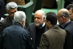 چشم‌پوشی زنگنه از سود ۱۰۰ میلیارد دلاری ماندگاری کارت سوخت!/ لجاجت زنگنه برای حذف کارت سوخت ادامه دارد