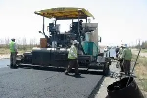 اجرای طرح فوریتی آسفالت ریزی و لکه گیری محلات و معابر منطقه